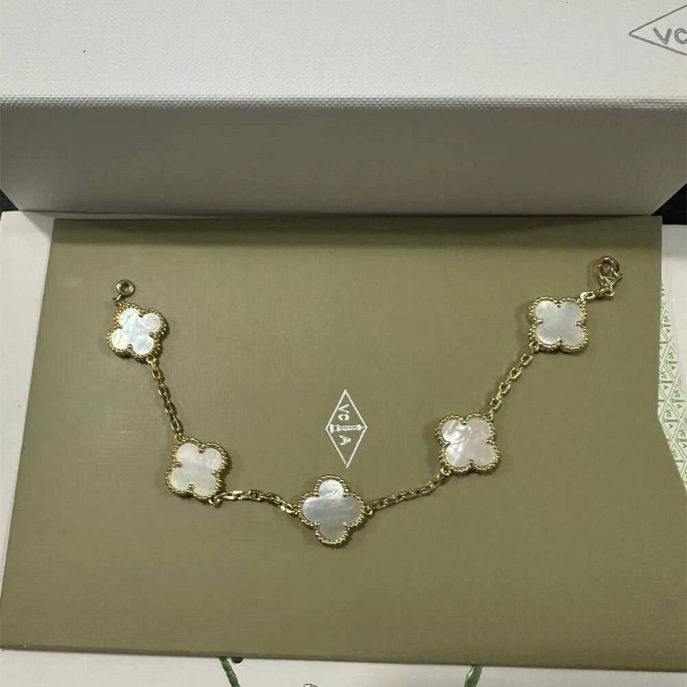 🎉Van Cleef & Arpels🎉 White Mother-of-Pearl Bangle🎉